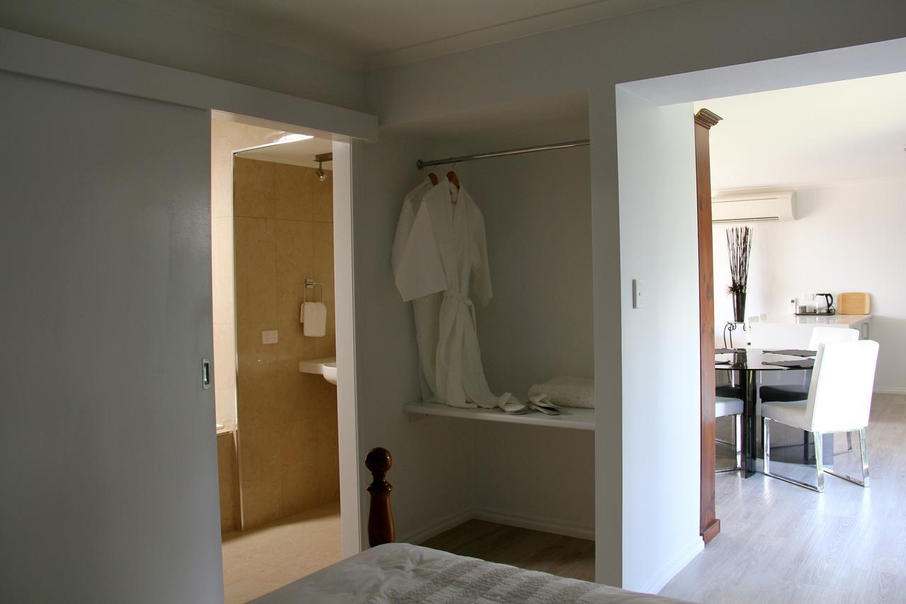 Lure Bed And Breakfast Норманвилль Экстерьер фото